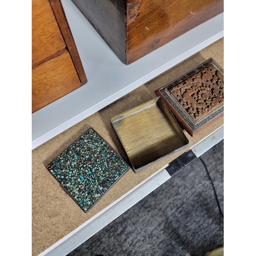 141 - 3x wooden boxes inc a 4 drawer mahogany slides storage box, an oak lidded wooden box containing a qu... 