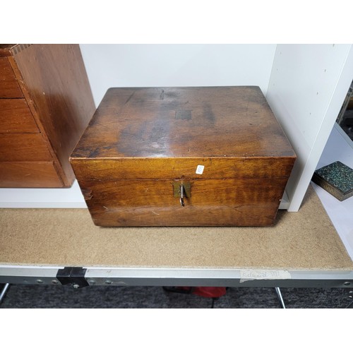 141 - 3x wooden boxes inc a 4 drawer mahogany slides storage box, an oak lidded wooden box containing a qu... 