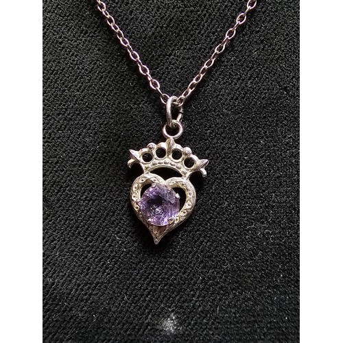 207 - A pretty vintage 925 silver pendant inset with an amethyst, set on an 18