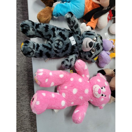 7 - Collection of Disney and Build A Bear to include 4x Disney soft toys and 2x Build A Bear teddy bears... 