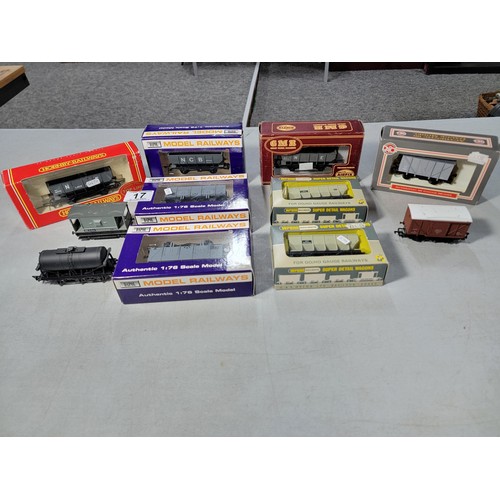 17 - Collection of 11x 00 gauge model railway rolling stock - 8x which are boxed to include 2x vintage Wr... 