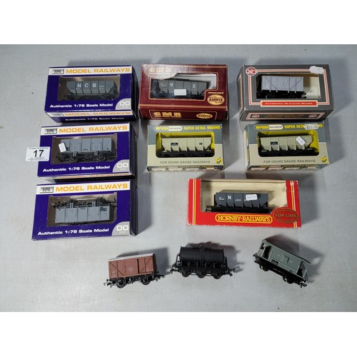 17 - Collection of 11x 00 gauge model railway rolling stock - 8x which are boxed to include 2x vintage Wr... 