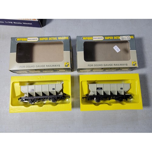 17 - Collection of 11x 00 gauge model railway rolling stock - 8x which are boxed to include 2x vintage Wr... 