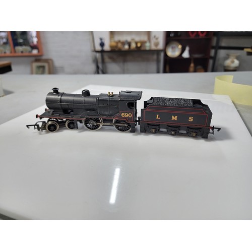 20 - Hornby R450 locomotive and tender LMS 4-4-0 Class 2P re-boxed in good condition