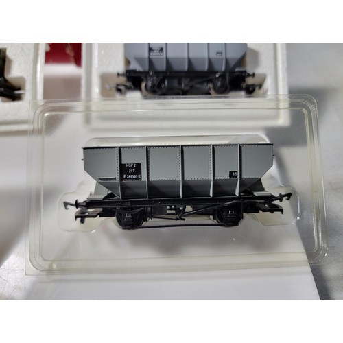 23 - 4x boxed model railway rolling stock 21 ton hoppers , all by Dapol and all in good order. see photos... 