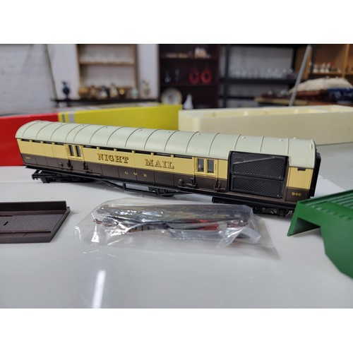 28 - Boxed Hornby R4526 Operating Mail Coach 849 in excellent clean condition - complete