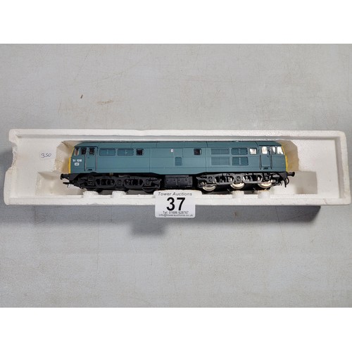 37 - Vintage Airfix Class 31 BR Blue Diesel locomotive NO. 31 126 White Disc head code detailing fitted a... 