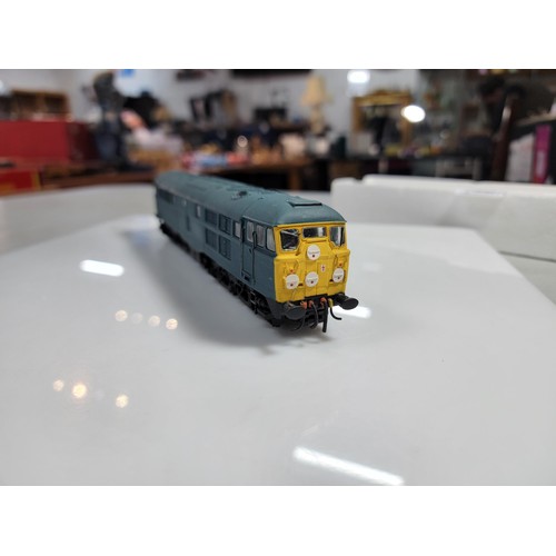 37 - Vintage Airfix Class 31 BR Blue Diesel locomotive NO. 31 126 White Disc head code detailing fitted a... 