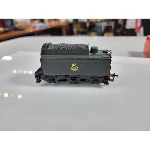 38 - Hornby R033 Morning star locomotive and tender NO. 70021, painted crew on footplate, lamp on front c... 