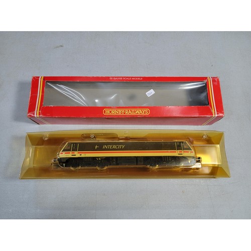 39 - Hornby R242 Class 90 Bo-B- electric Diesel locomotive Intercity Swallow Livery working Panto Graph -... 