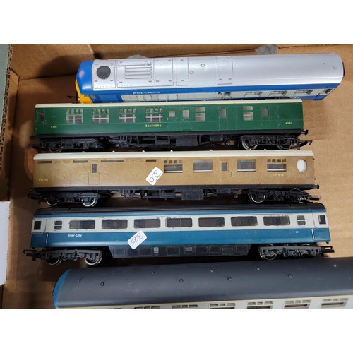 55 - Cardboard tray containing a large quantity of 00 gauge model railway items inc various coaches, boxe... 