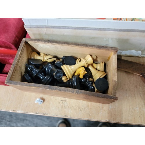 73 - Box containing a quantity of good vintage card and table games and a Plush backgammon cased set inc ... 