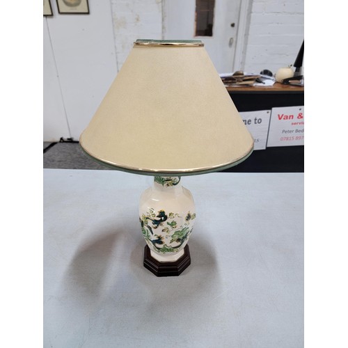 290 - A Masons ceramic Chartreuse table lamp on a wooden plinth complete with shade and daylight bulb. Hei... 