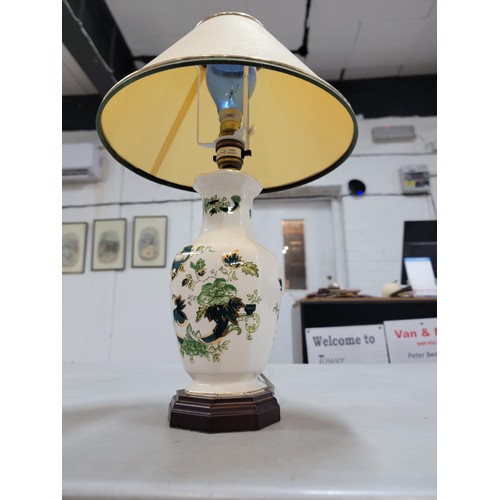 290 - A Masons ceramic Chartreuse table lamp on a wooden plinth complete with shade and daylight bulb. Hei... 