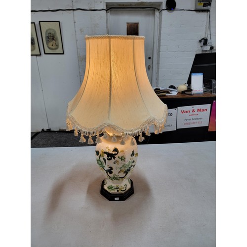 291 - A large Masons ceramic Chartreuse Lamp with gilding to the edges, standing on a wooden plinth and co... 