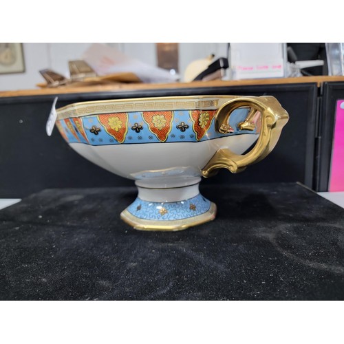 300 - An antique Iznik style gilded fruit bowl with hand painted blue, red and gilding to the inside and g... 