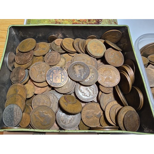 168 - 2x tubs full of vintage and antique British coins to include a large quantity of copper pennies with... 