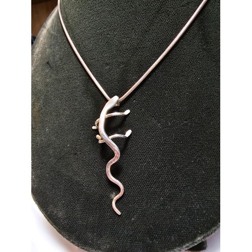 176 - An usual 925 Silver Lizard formed pendant on a 18 inched 925 Silver good quality chain in clean cond... 