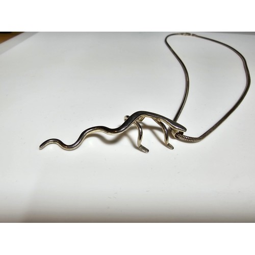 176 - An usual 925 Silver Lizard formed pendant on a 18 inched 925 Silver good quality chain in clean cond... 