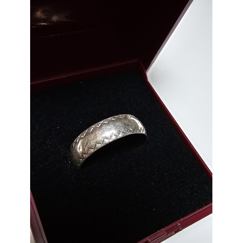 179 - Hallmarked Silver ring with an engraved design - size O in clean condition - boxed.