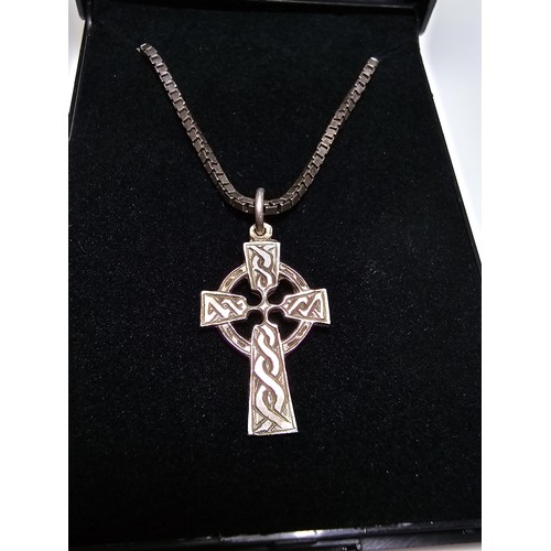 182 - 925 Silver Celtic cross pendant on a good quality 16 inch 925 Silver box link neck chain in clean co... 