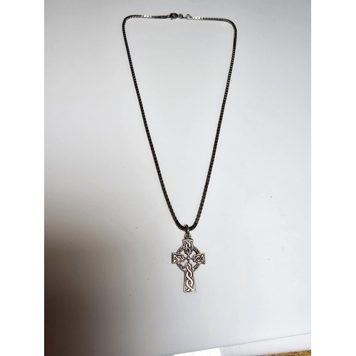 182 - 925 Silver Celtic cross pendant on a good quality 16 inch 925 Silver box link neck chain in clean co... 