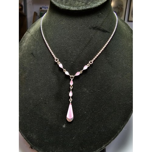 184 - Pretty 925 Silver drop necklace inset with 7 pieces of pink Mother of Pearl on a 18 inch 925 Silver ... 