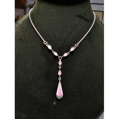 184 - Pretty 925 Silver drop necklace inset with 7 pieces of pink Mother of Pearl on a 18 inch 925 Silver ... 