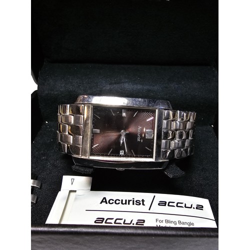 189 - Accurist Gents chrome cased wrist watch in excellent clean condition complete with a spare link and ... 