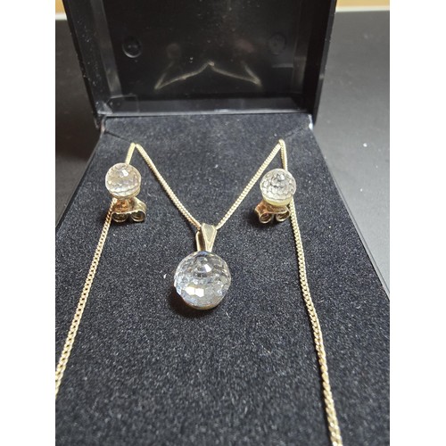 192 - 925 Silver matching jewellery set inc a pendant and 18 inch chain inset with a faceted crystal glass... 