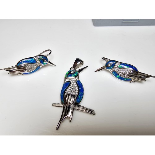 208 - Stunning matching 925 Silver jewellery set to include a Kingfisher pendant inset with blue Opal with... 