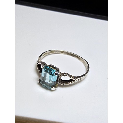 215 - Vintage Sterling Silver art deco ring inset with a large faceted blue Topaz gen stone in clean condi... 