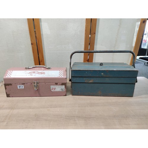 411 - A good quality cantilever tool box along with a red tool box with removable tray, both boxes are emp... 