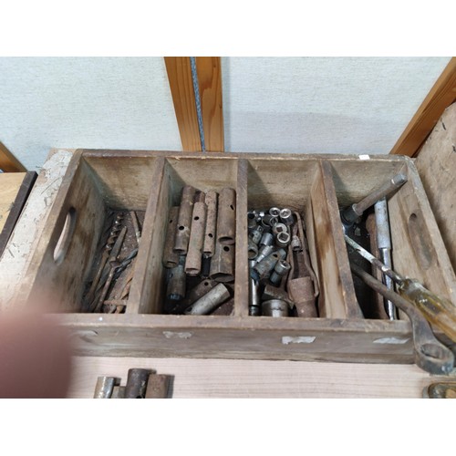 414 - A good quality vintage wooden tool carry case containing 2 part socket sets, a large quantity of scr... 