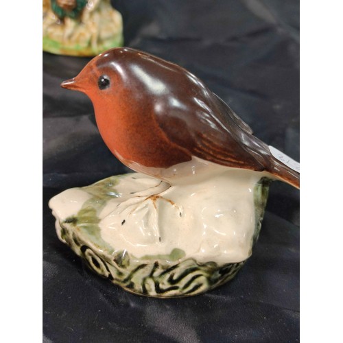 310 - A quantity of 8 bird figurines including a robin and an owl by Barmouth pottery, a Beswick bullfinch... 