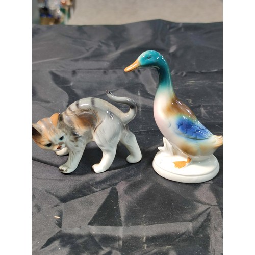 320 - Large collection of animal and bird figurines inc 2x Gobel figures of a frog and a cat, an Avon ware... 