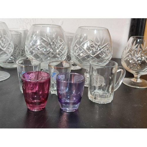 322 - A large quantity of glassware including many matching sets crystal cut etched glass sherry glasses, ... 