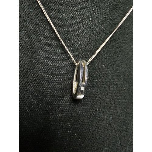 225 - A Warren James 925 silver necklace with a 19