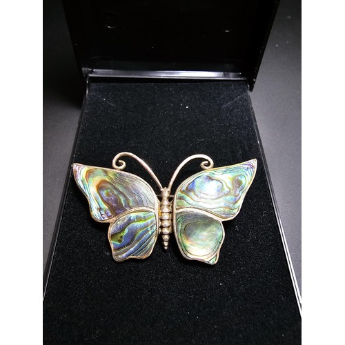 226 - Vintage Pretty 925 silver butterfly brooch, inset with abalone shell, very well detailed with excell... 