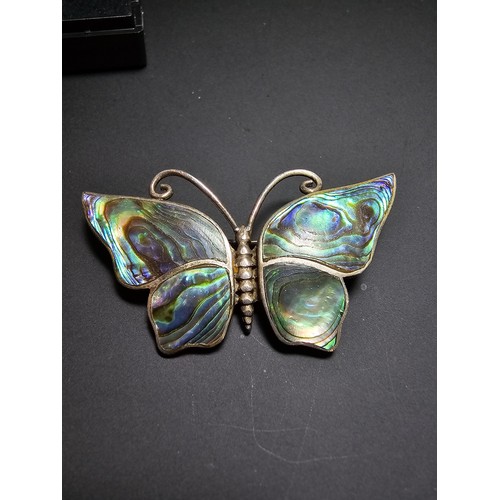 226 - Vintage Pretty 925 silver butterfly brooch, inset with abalone shell, very well detailed with excell... 