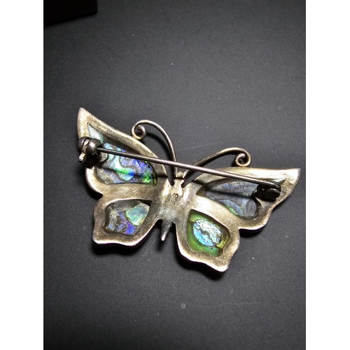 226 - Vintage Pretty 925 silver butterfly brooch, inset with abalone shell, very well detailed with excell... 