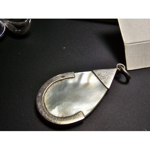 229 - A quantity of silver items including a bow formed brooch (missing pin) a mother of pearl teardrop pe... 