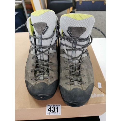 431 - A boxed pair of Vibram gortex size 10 walking boots in good order.