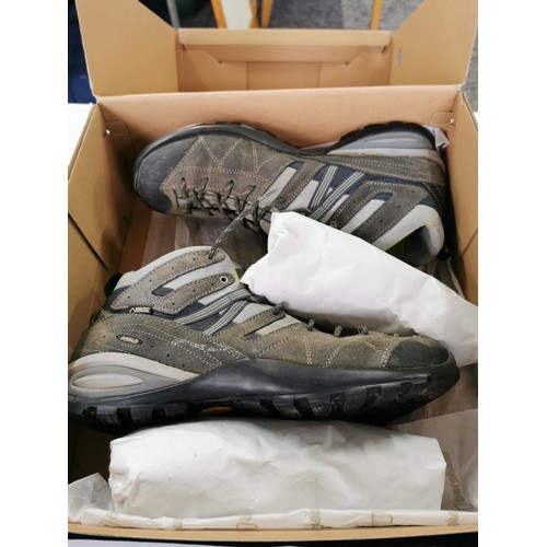 431 - A boxed pair of Vibram gortex size 10 walking boots in good order.