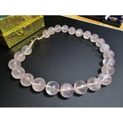 238 - A good quality large rose quartz beaded 16