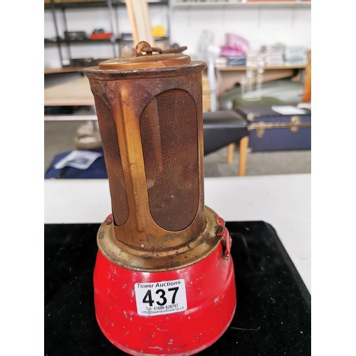 437 - A vintage superbaby oil lamp in red along with a Desmo radilam paraffin heater, both in good order. ... 