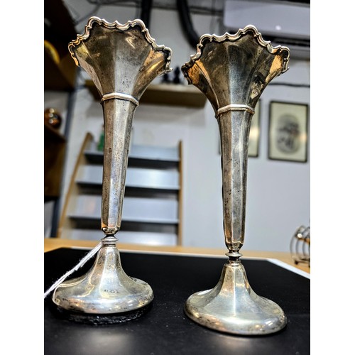 245 - 2x hallmarked silver trumpet vases, with weighted bases, both are hallmarked to the base, the weight... 