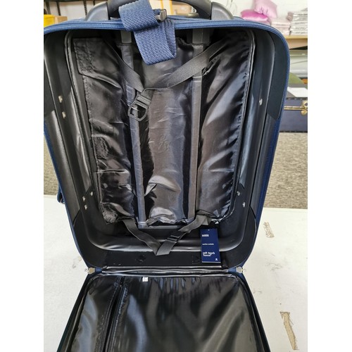 440 - A matching 3 piece suitcase and bag set by Skyflite in as new condition. Largest suit case is on whe... 