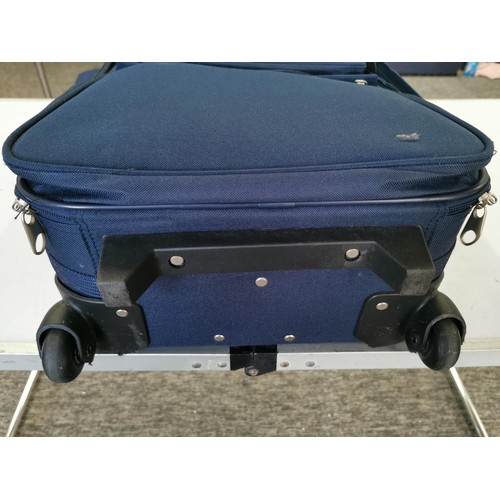 440 - A matching 3 piece suitcase and bag set by Skyflite in as new condition. Largest suit case is on whe... 