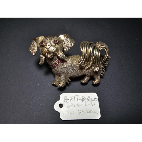 251 - Good vintage art deco 925 Sterling Silver Gilt brooch in the form of a Pekingese dog inset with pink... 